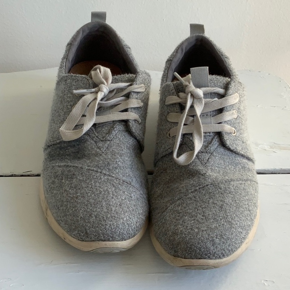 Toms sneakers Women’s size 8.5
